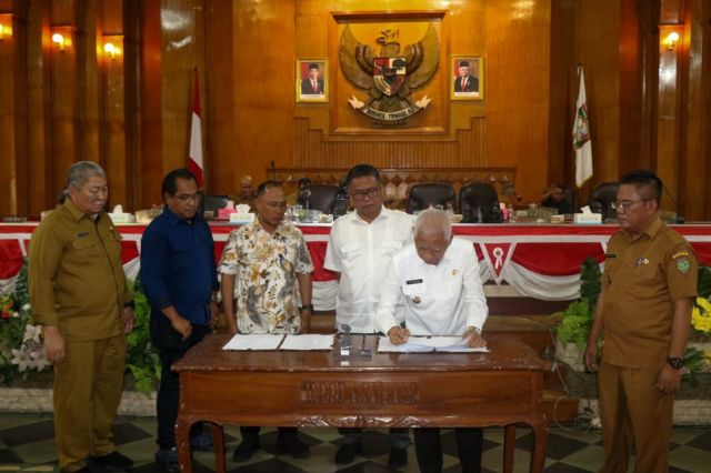 PENANDATANGANAN NOTA KESEPAKATAN R-KUA DAN R-PPAS TAHUN ANGGARAN 2025