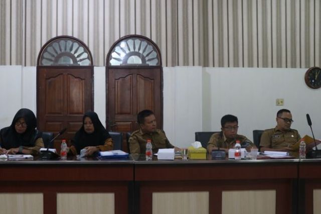 RAPAT PANSUS : EXPOSE DAN PEMBAHASAN RANPERDA KAB. ASAHAN TENTANG PERUBAHAN KETIGA ATAS PERATURAN DAERAH KABUPATEN ASAHAN NOMOR 7 TAHUN 2016