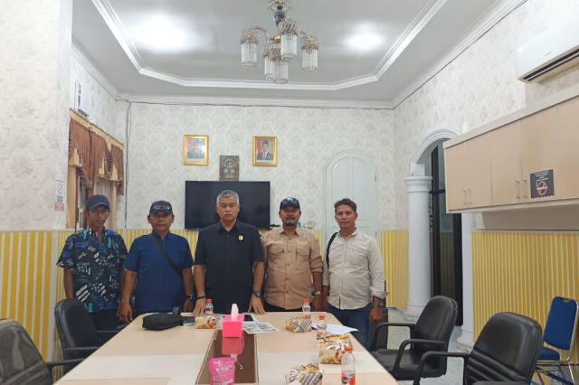 AUDENSI KELOMPOK MASYARAKAT DENGAN KETUA DPRD ASAHAN