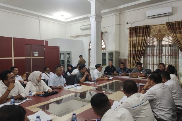 Komisi B Melaksanakan Rapat Dengar pendapat