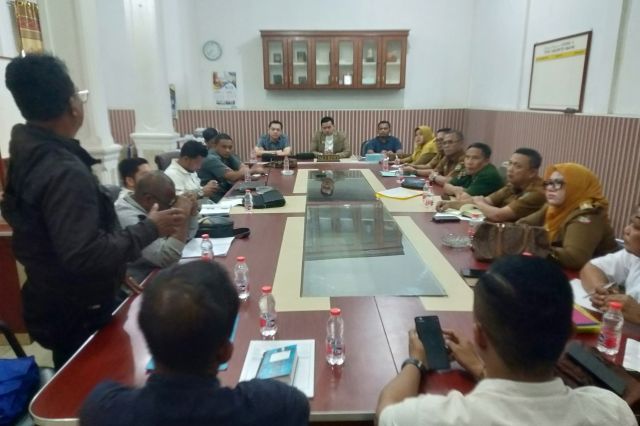 RAPAT DENGAR PENDAPAT KOMISI A