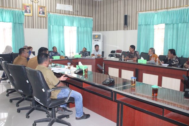 Rapat Dengar Pendapat Komisi A DPRD kabupaten Asahan Membicarakan Tentang Kejelasan Terhadap gaji Honor LPM