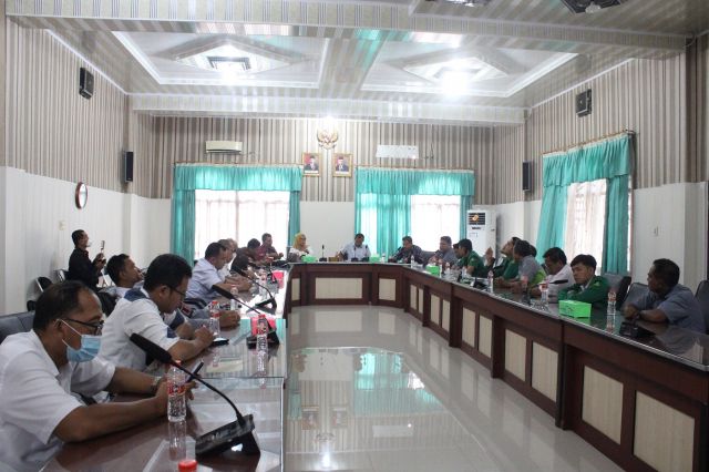 Rapat Dengar Pendapat Lintas Komisi Atas Laporan PAC GP Ansor Dalam Hal Tindakan Penutupan Akses Jalan Yang Dilakukan Oleh PT.Padasa Teluk Dalam