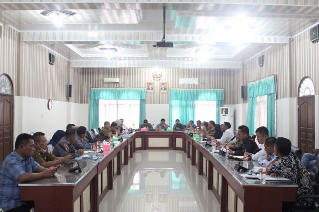 Rapat Dengar Pendapat Lintas Komisi Membicarakan Masalah Jalan, Tenaga Kerja, Pencemaran Lingkungan dan AMDAL