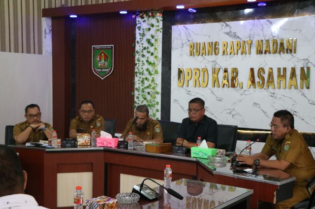 Rapat Konferensi pers terkait Aspirasi masyarakat dari kelompok mahasiswa/pemuda Dema Pospera UNA
