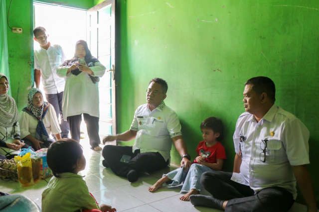 SEKRETARIS DPRD KABUPATEN ASAHAN SERAHKAN BANTUAN MAKANAN TAMBAHAN UNTUK ANAK STUNTING