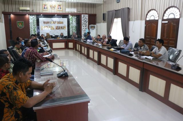 KOMISI A GELAR RAPAT DENGAR PENDAPAT MEMBICARAKAN TENTANG KASUS BANJIR DILAHAN PERTANIAN MASYARAKAT DI EMPAT DESA